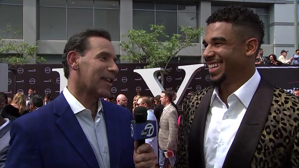 VIDEO: Sharks' Evander Kane declares cooling red carpet fan the real MVP of ESPYS