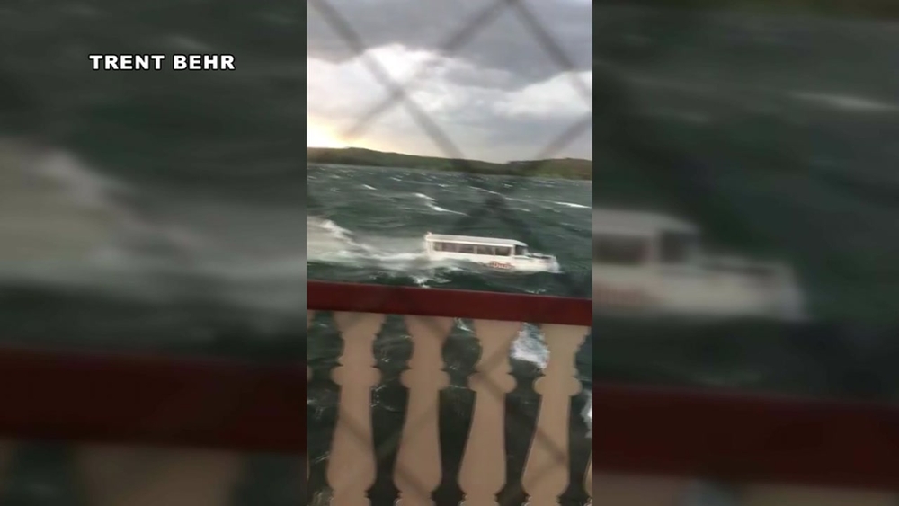 Sheriff: 11 people dead after Missouri tourist boat accident