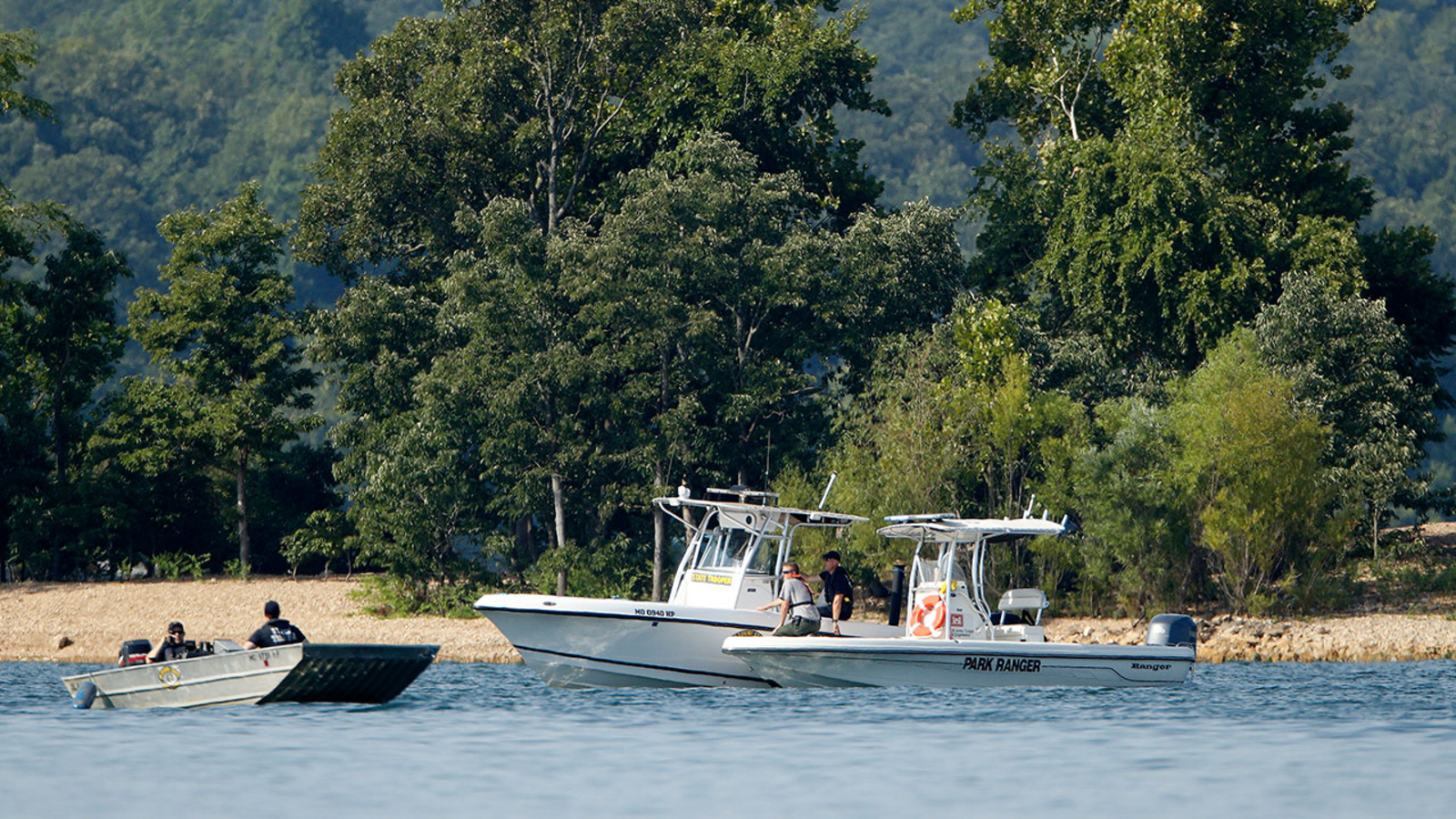 Divers Hunt For 4 Missing People After Missouri Duck Boat Sinks 