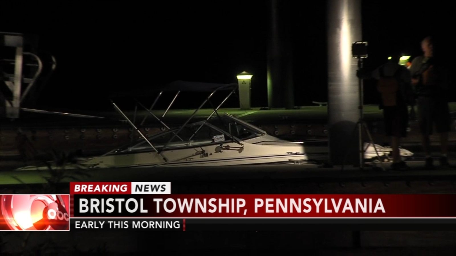 4 people rescued following boating accident on the Delaware River