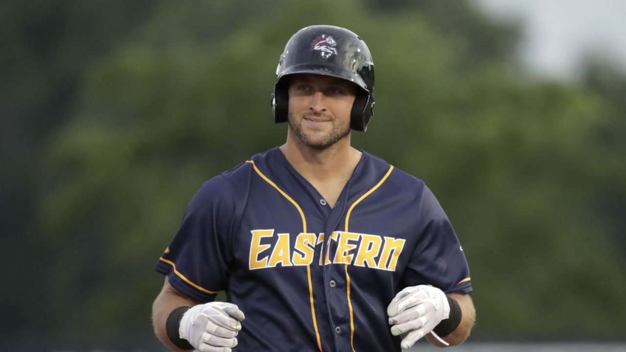 Tim Tebow out for season after breaking hand