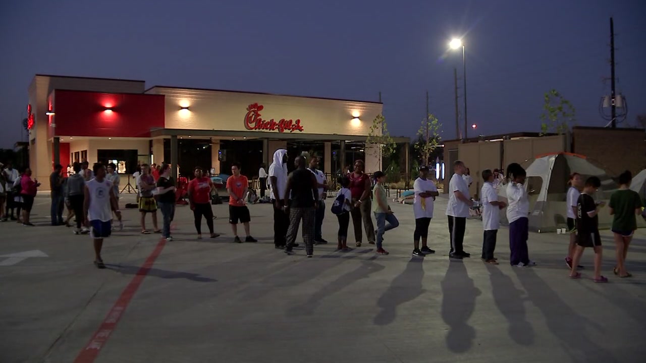 New Chick-fil-A opens in Pearland