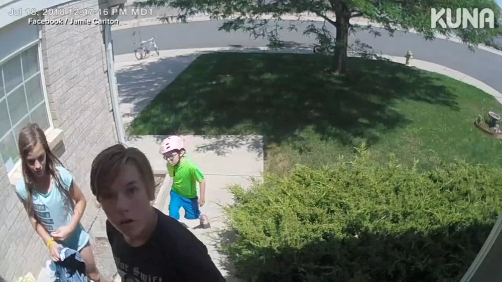 Caught on Camera: Kids return lost wallet