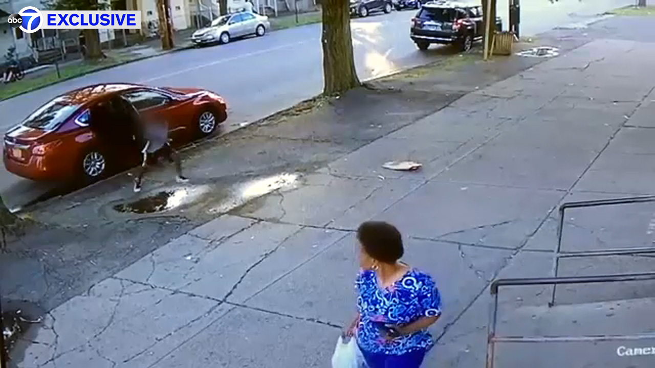Video shows carjacking with 2 kids in vehicle