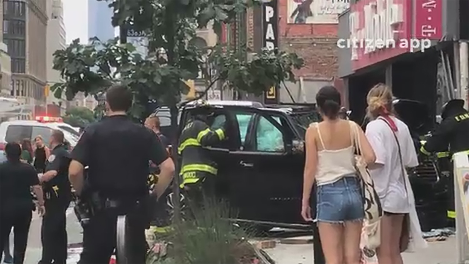 4 hurt when SUV slams into Manhattan restaurant - ABC7 New York