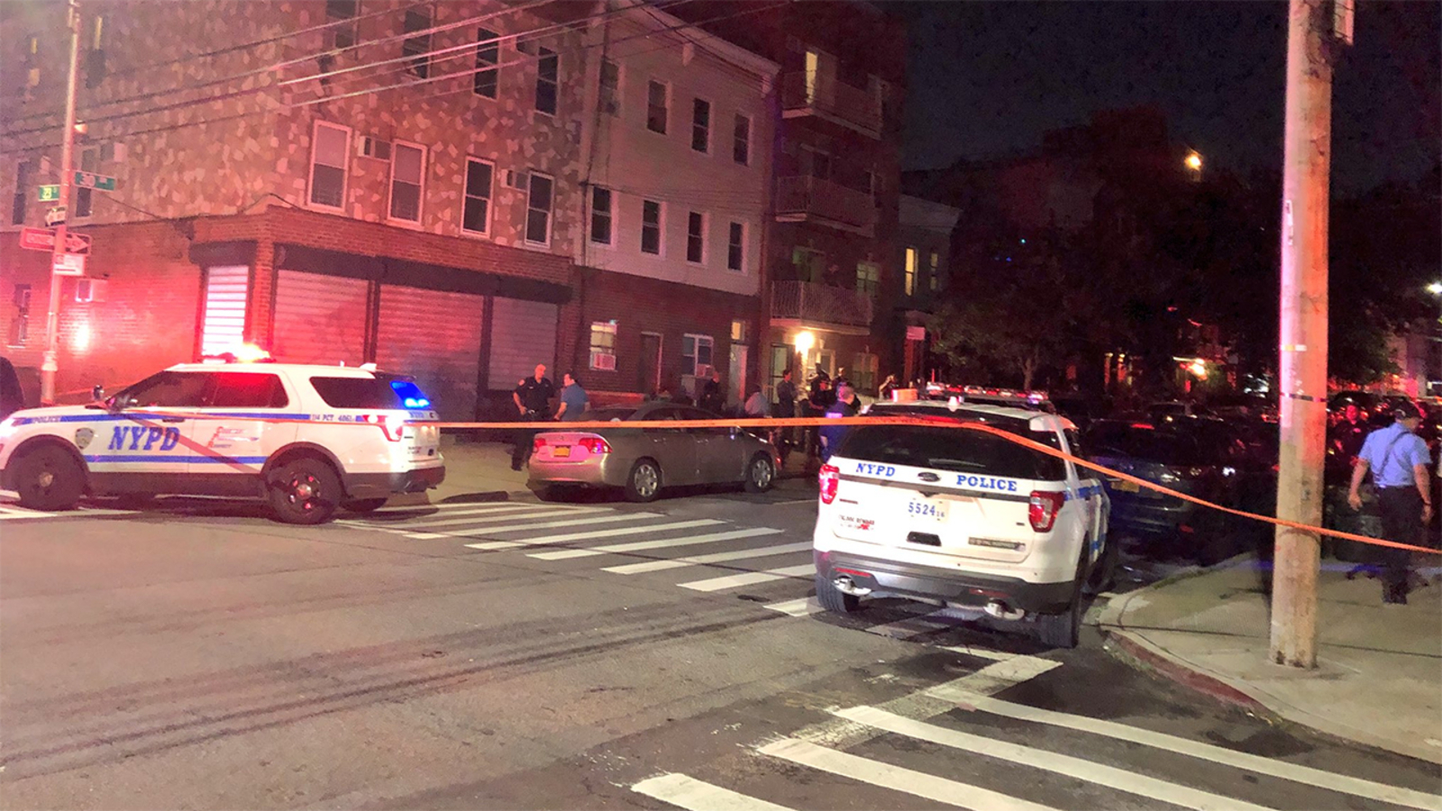 4 people fatally shot inside apartment building in Astoria, Queens ...