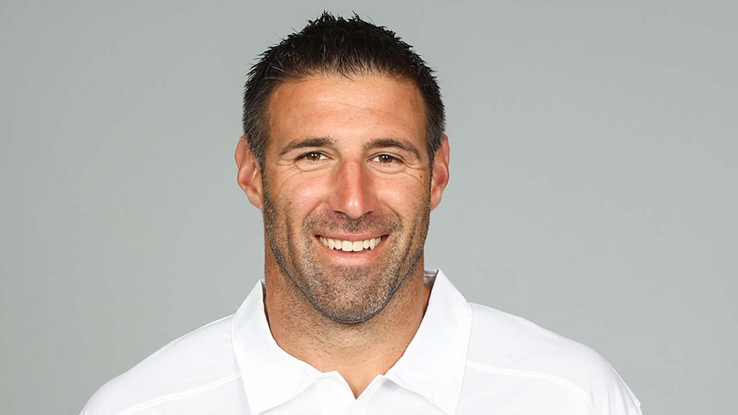 mike vrabel chewing tobacco Tennessee Titans Head Coach Believes He Can Beat ANYONE In A Fight | Bussin' With The Boys Mike Vrabel give an update