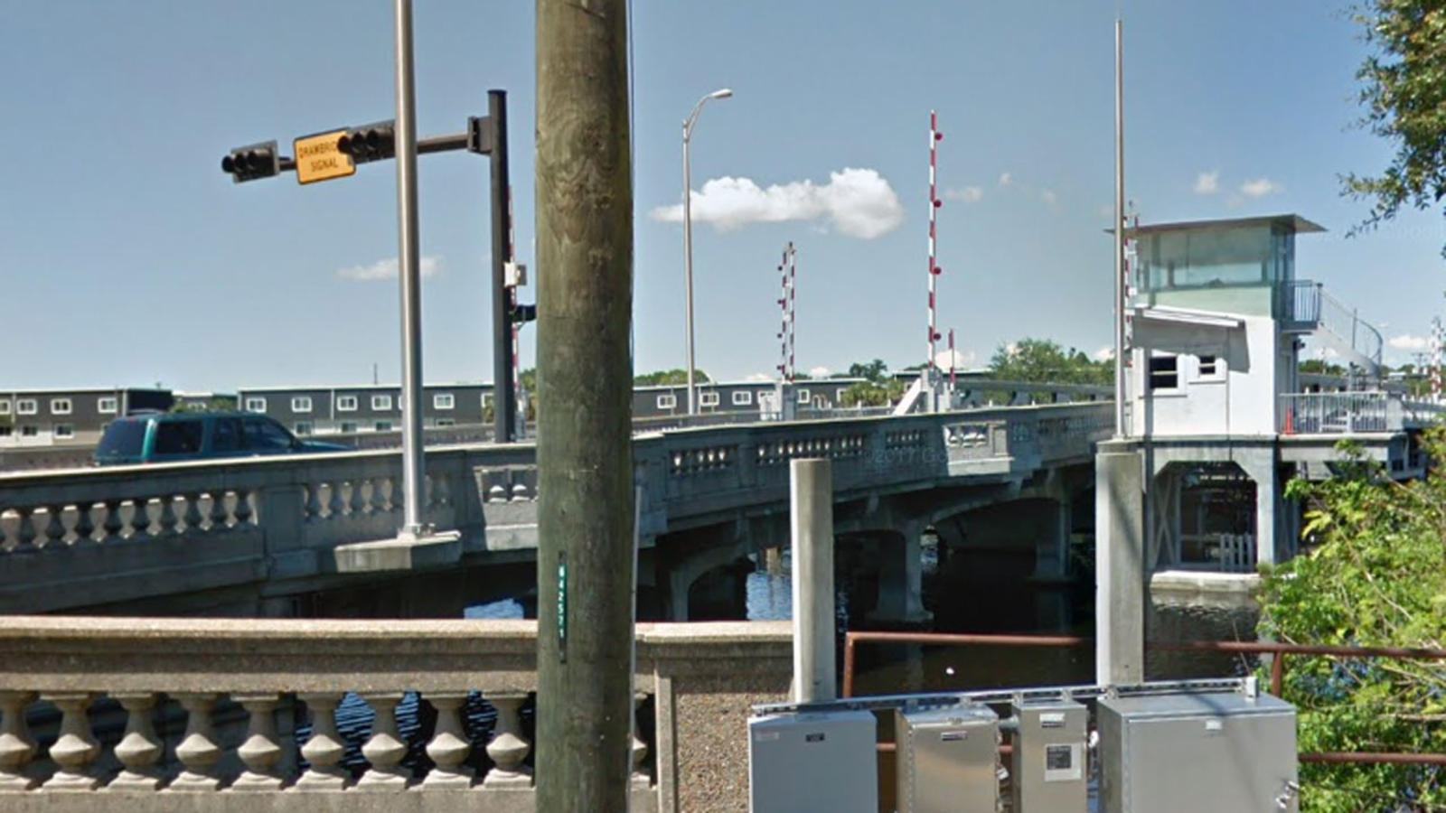 Mother throws 4yearold daughter into Florida river, killing her