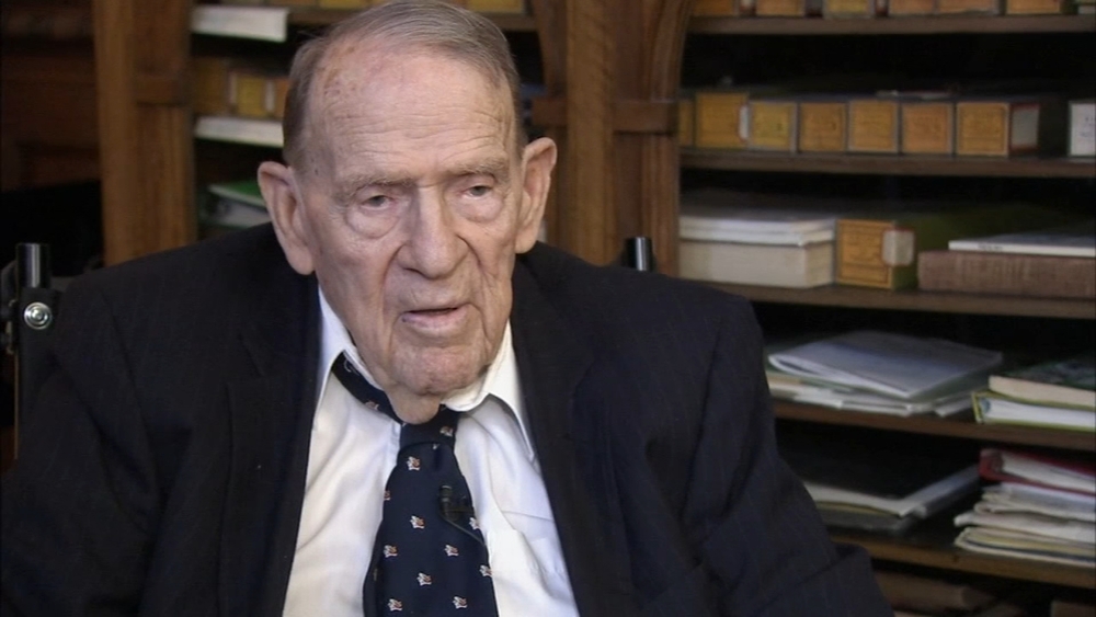 World War 2 veteran receives gold medal in Bryn Mawr