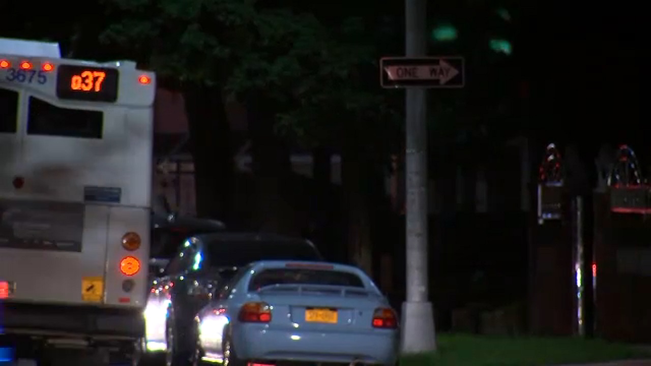 Queens community concerned after man reportedly flashes woman, follows her home