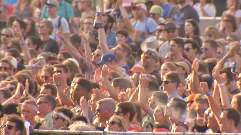 Lollapalooza 18 Festival Goers Endure Hot Temperatures On Day 3 On Saturday Abc7 Chicago
