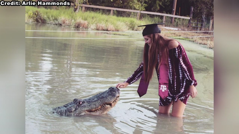 Texas A&M student includes special friend in graduation photos