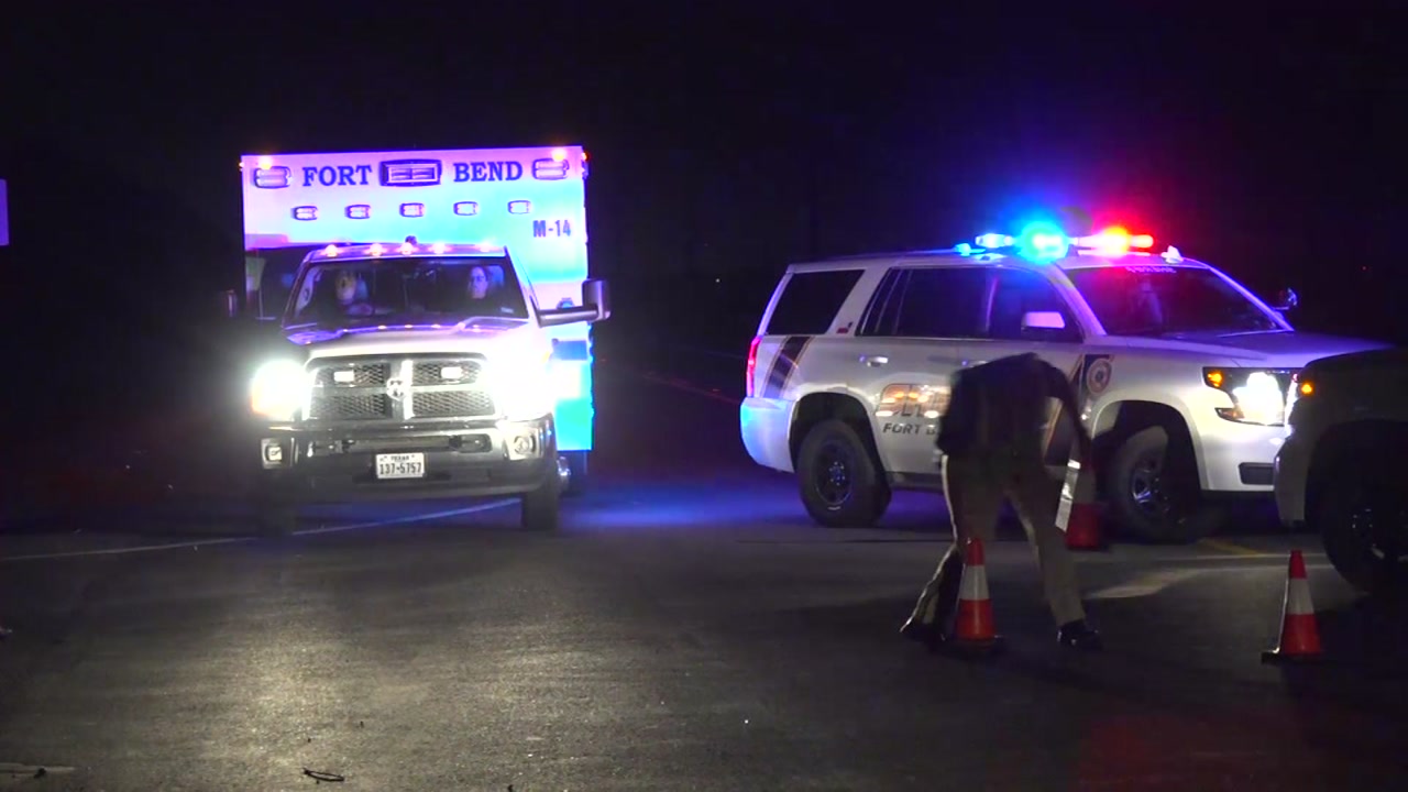 2 killed in crash in Fort Bend County