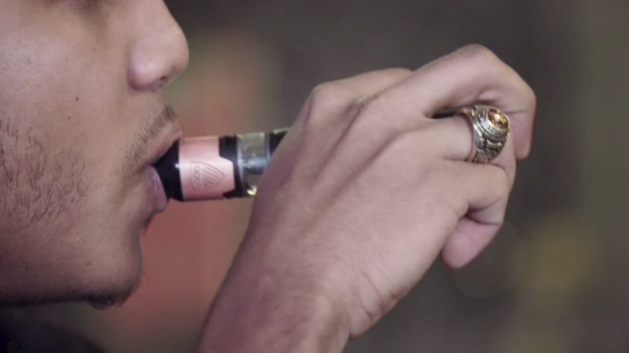 STUDY: Teens who vape or smoke hookah more likely to use marijuana - ABC13  Houston