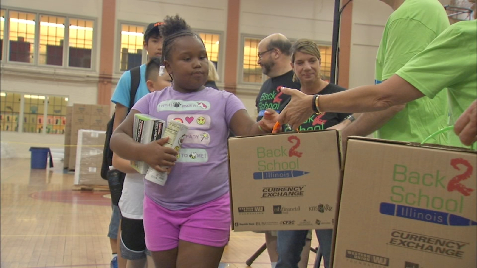 Back 2 School Illinois holds school supplies giveaway - ABC7 Chicago