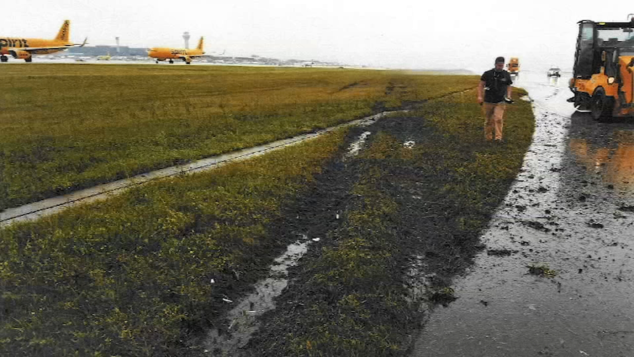 Cargo jet lands in grass at O'Hare, narrowly missing passenger planes