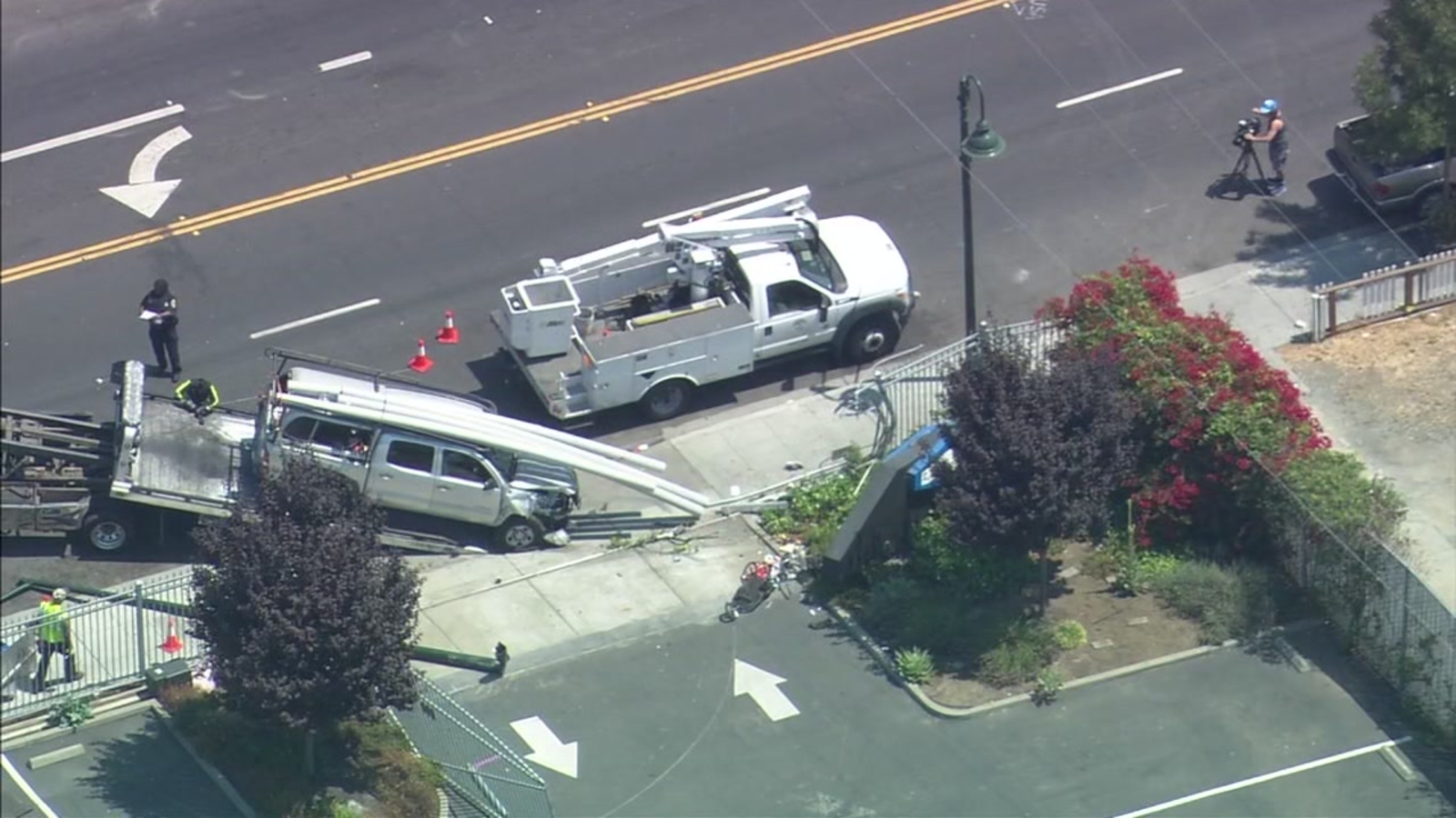 Mother, child hospitalized after truck drives onto Oakland sidewalk ...