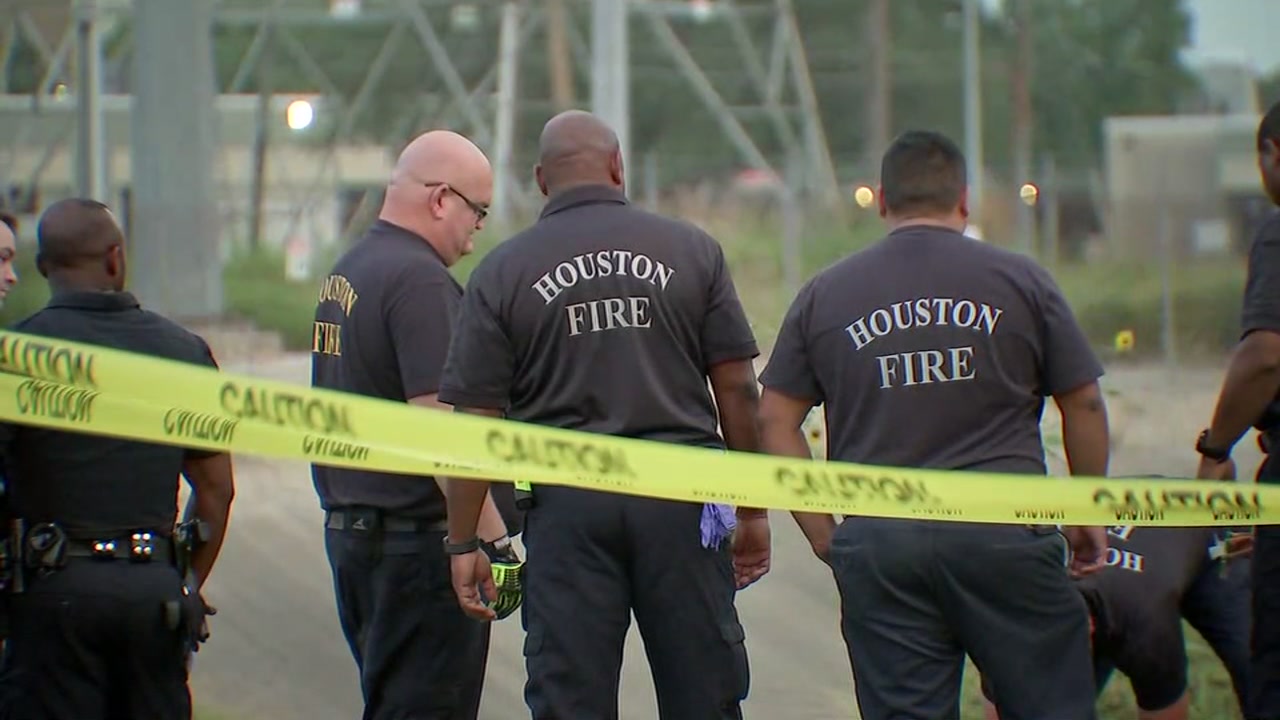 Woman's body found in bayou in SW Houston