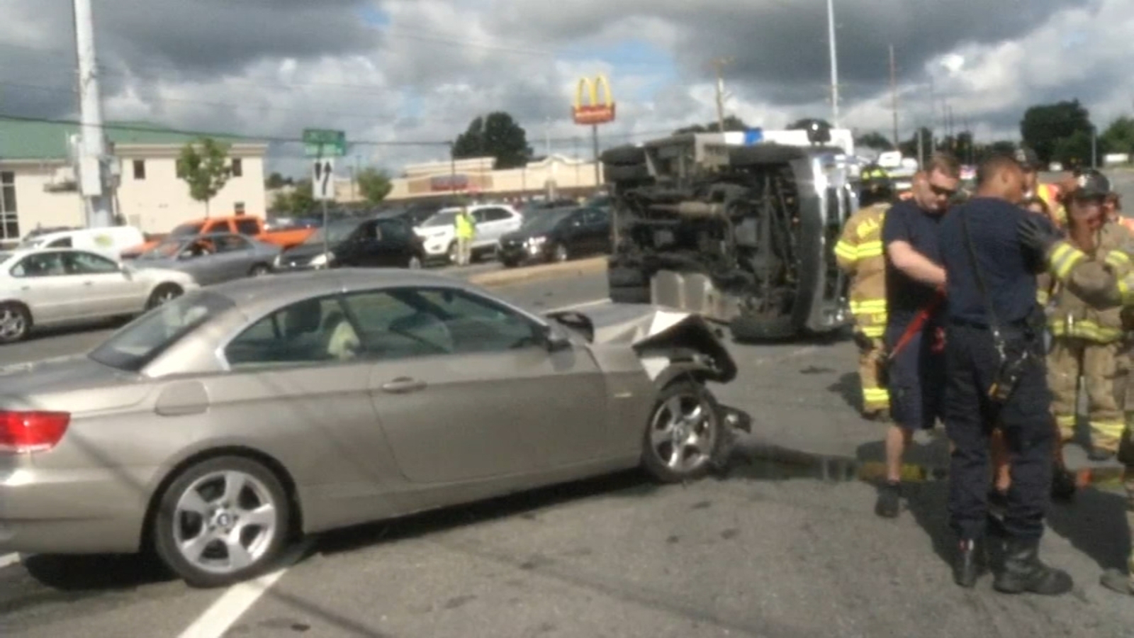 Ambulance and car collide in New Castle County - 6abc Philadelphia