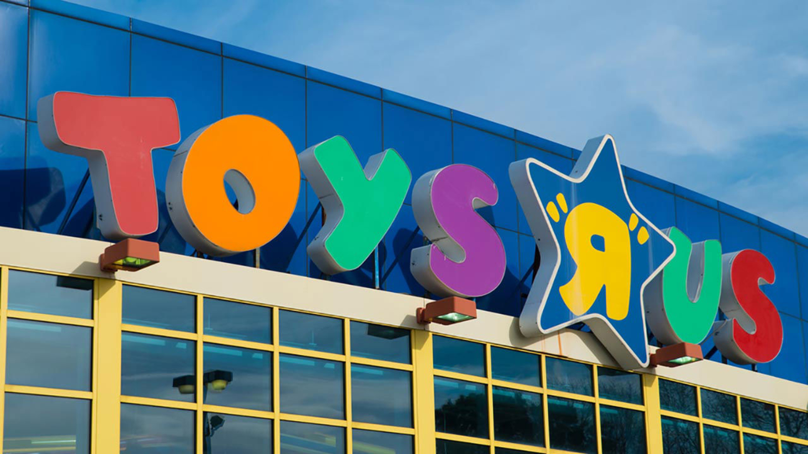 Toys R Us employees rally for severance at store in Union, New Jersey