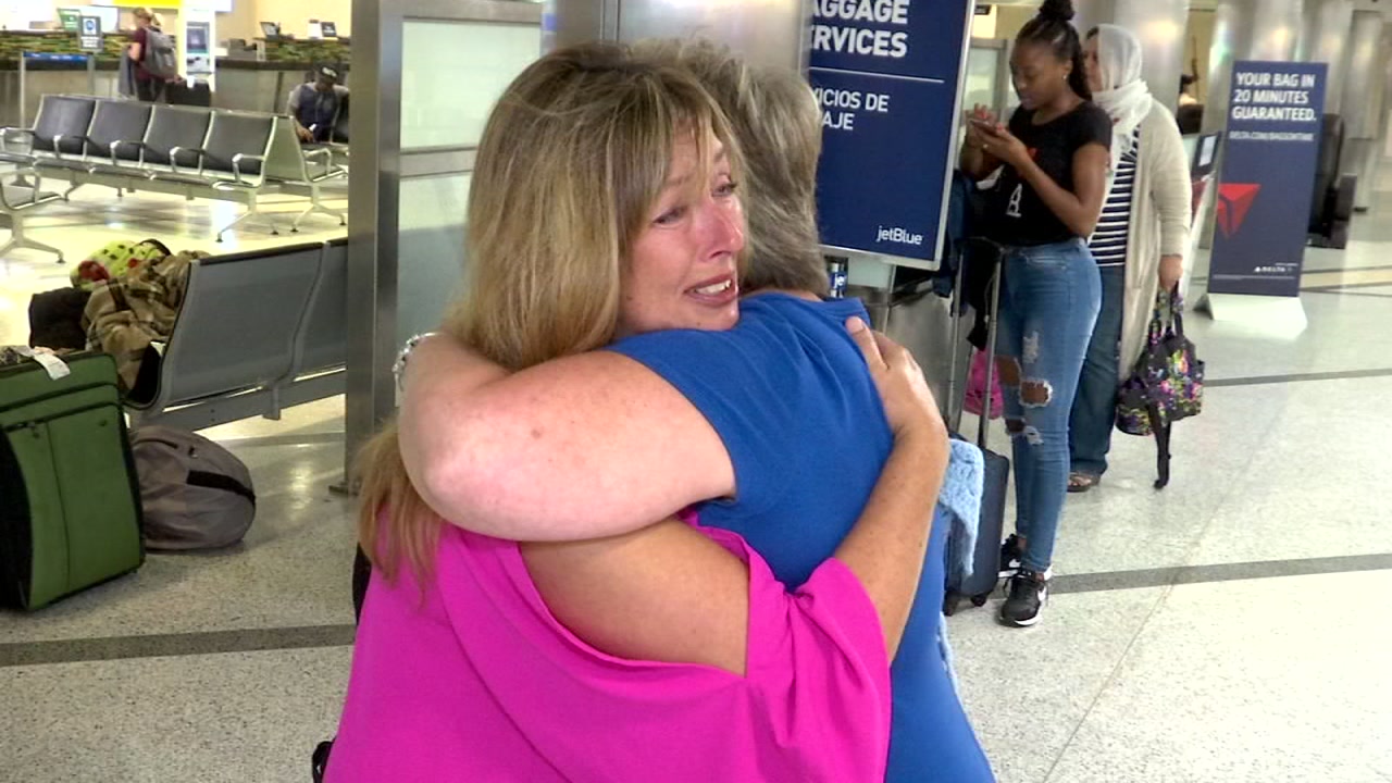 Internet DNA test leads to emotional reunion between Houston woman and her mother