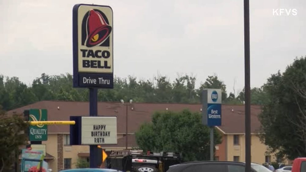 Illinois woman celebrates 'living más,' to 101, at Taco Bell