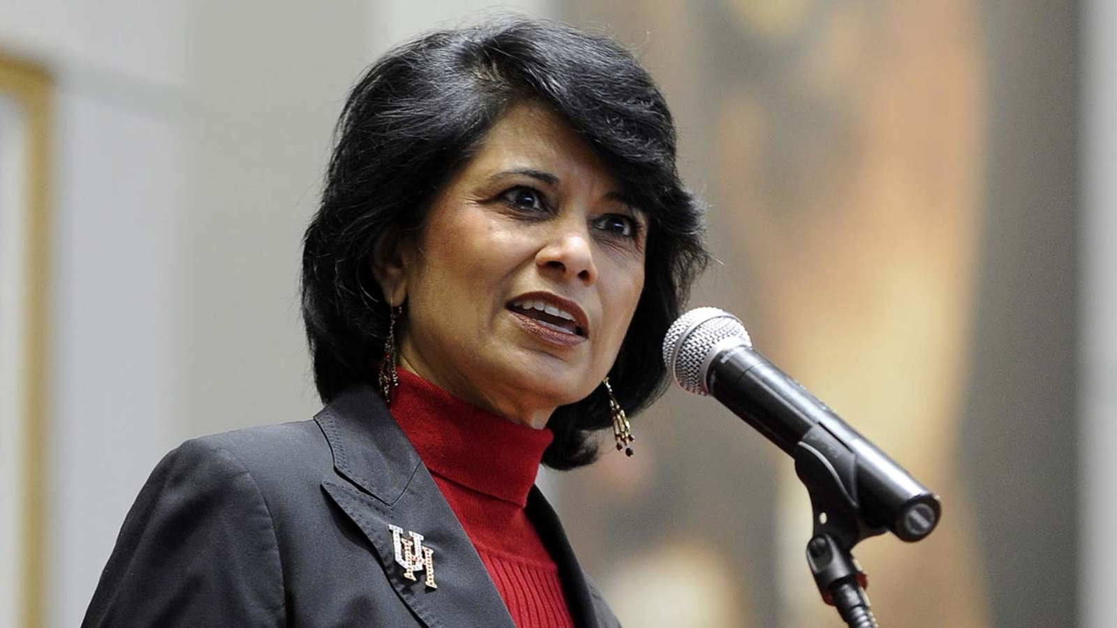 UH's Renu Khator tops list of public college chiefs paid more than $1M -  ABC13 Houston