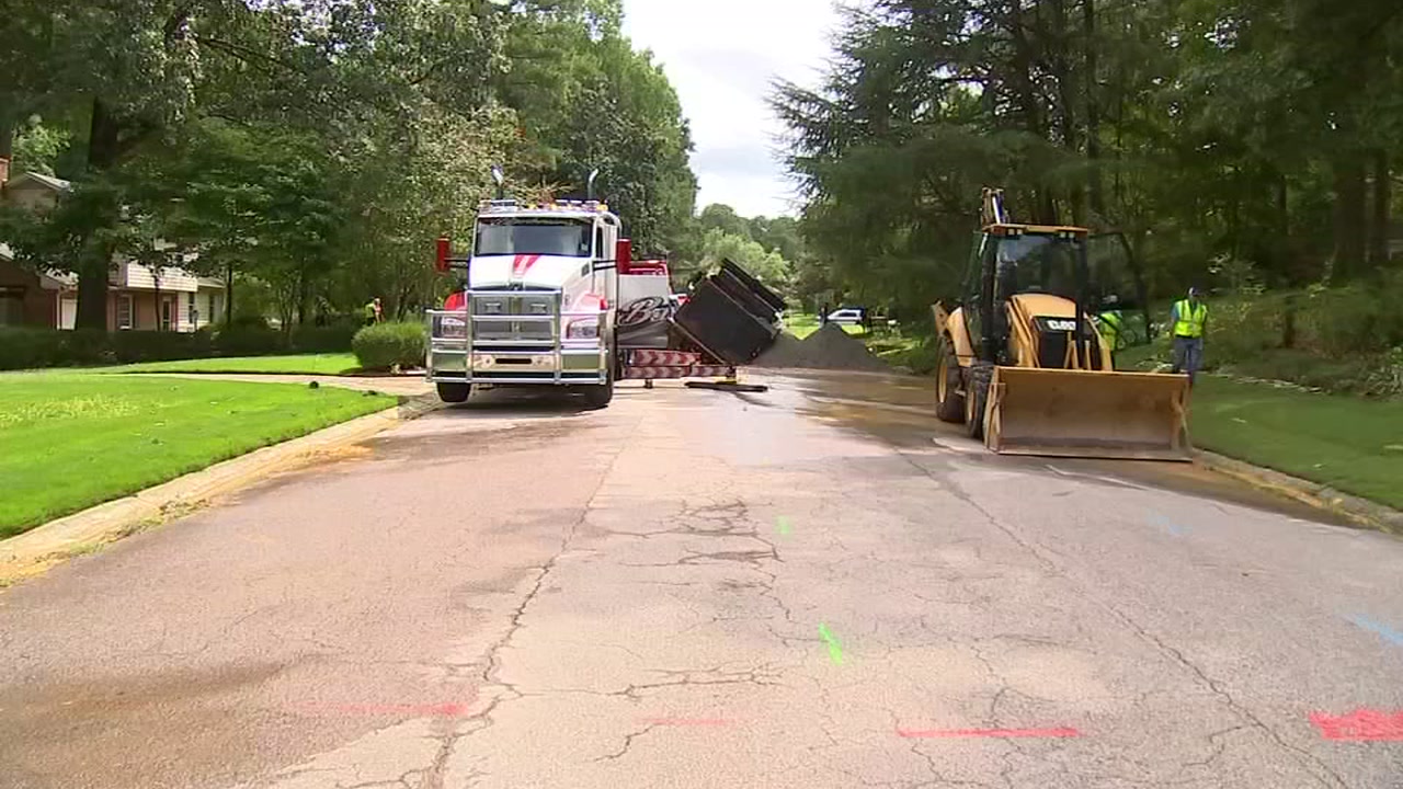 Part of Brookgreen Drive in Cary closed after water main break