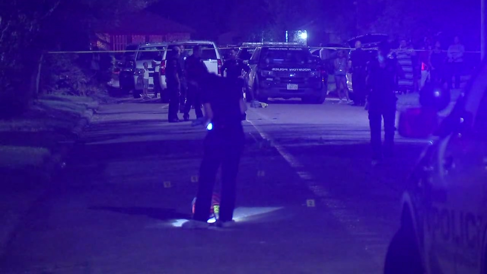 Man found dead after gunshots ring out in southwest Houston ...