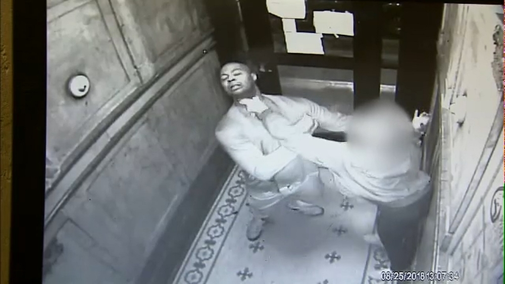 Man attempts to rape woman at entrance to building in East Harlem