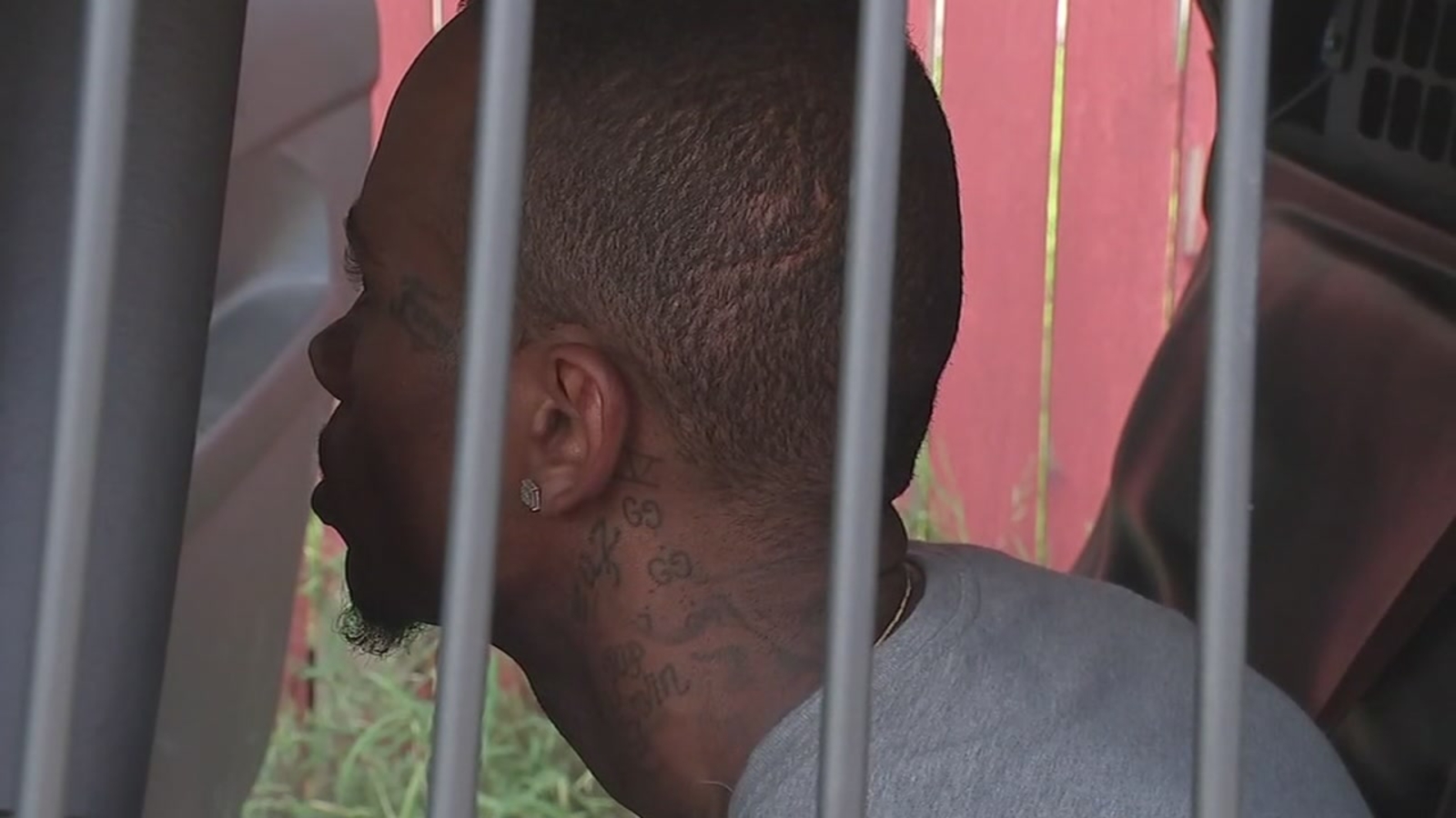 Houston police arrest two suspects wanted in several bank jugging cases