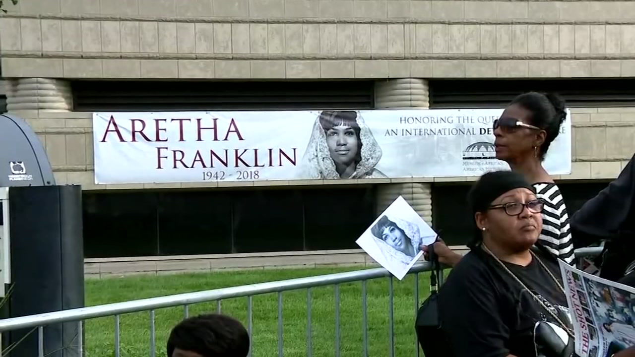 Mourners line up for 2nd public viewing of Aretha Franklin