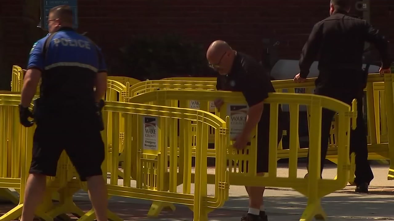 Police told to stay way out during statue toppling