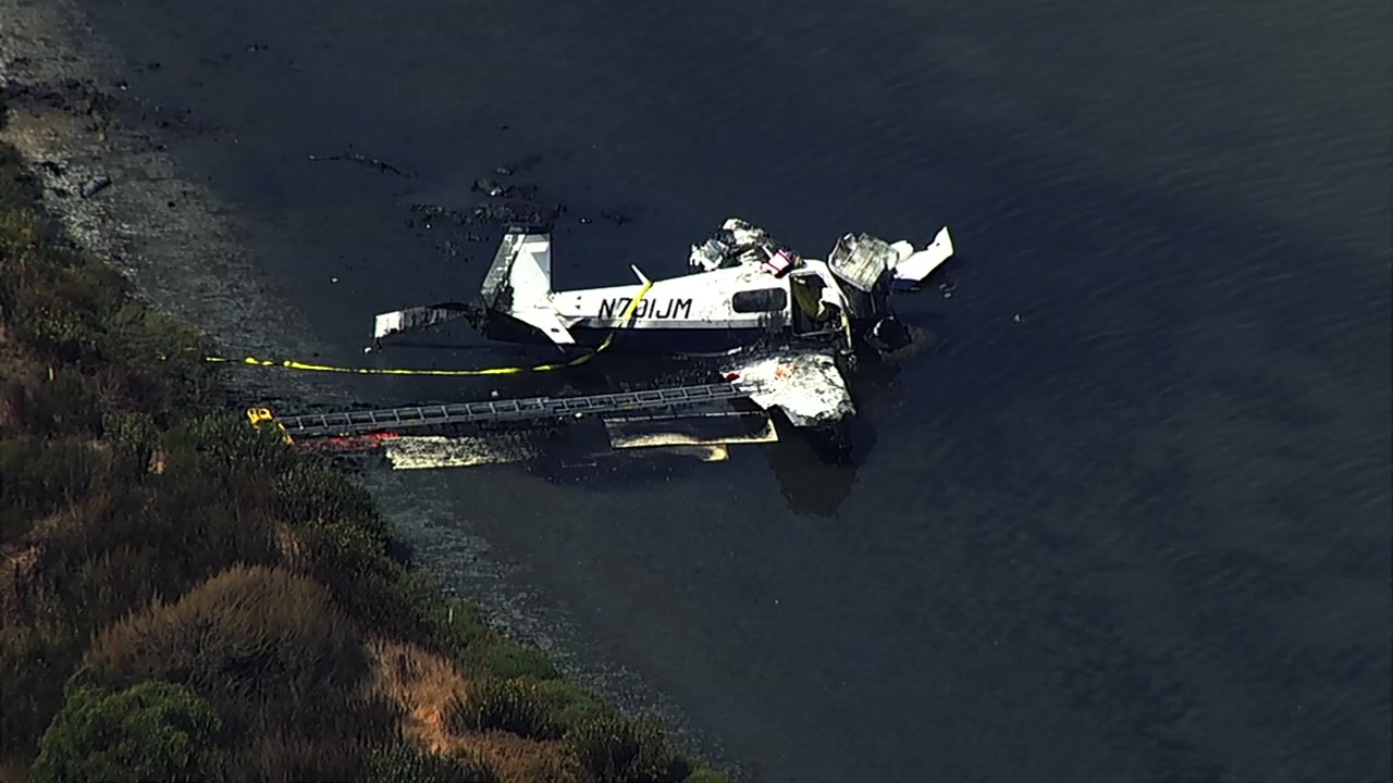 Reports: Mother, daughter pair survived Palo Alto plane crash, pilot killed