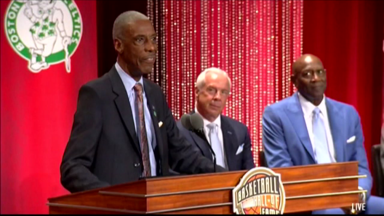 Charlie Scott, Grant Hill enter Basketball Hall of Fame