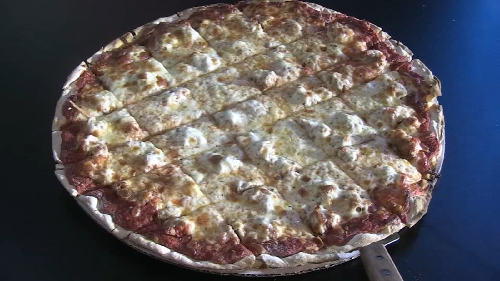 ABC7 food reporter Steve Dolinsky's top 3 suburban pizza spots; New