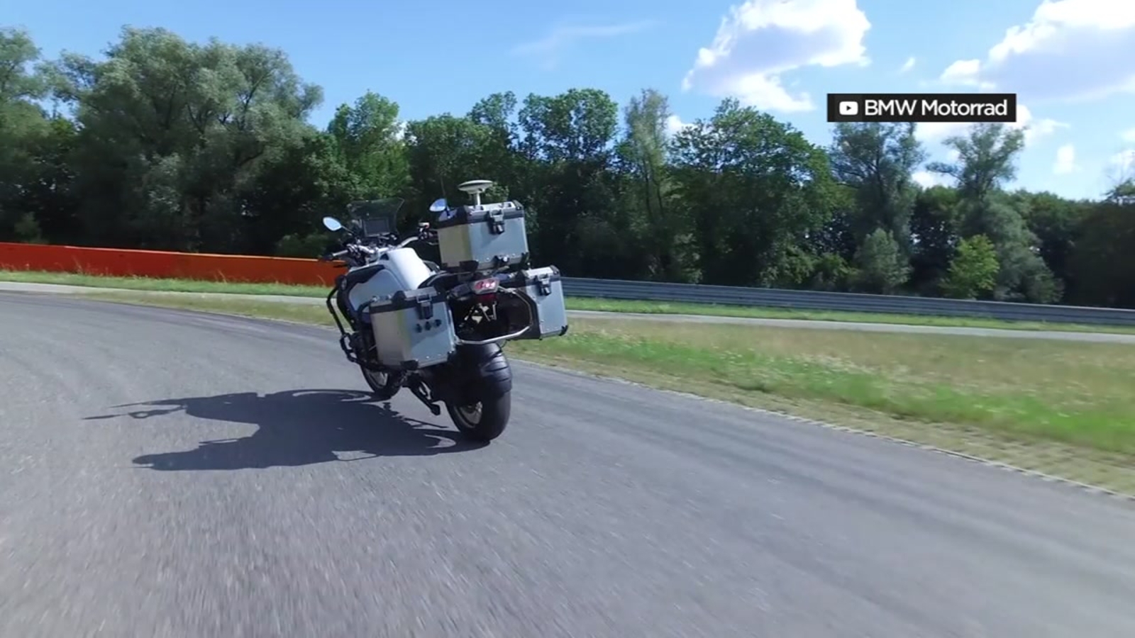 BMW shows off selfdriving motorcycle ABC7 San Francisco