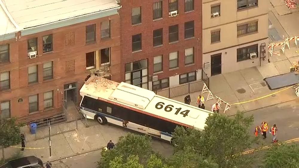 6 hurt when MTA bus slams into building in Brooklyn
