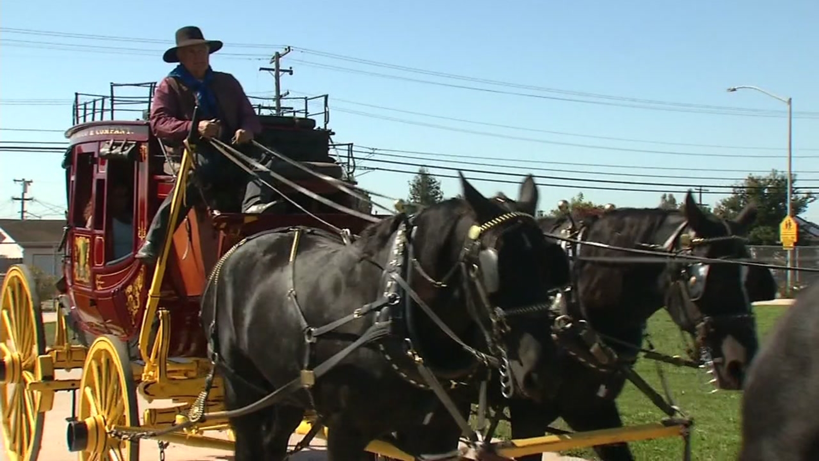 Wells Fargo Brings Stagecoach Teacher Supplies To Richmond School