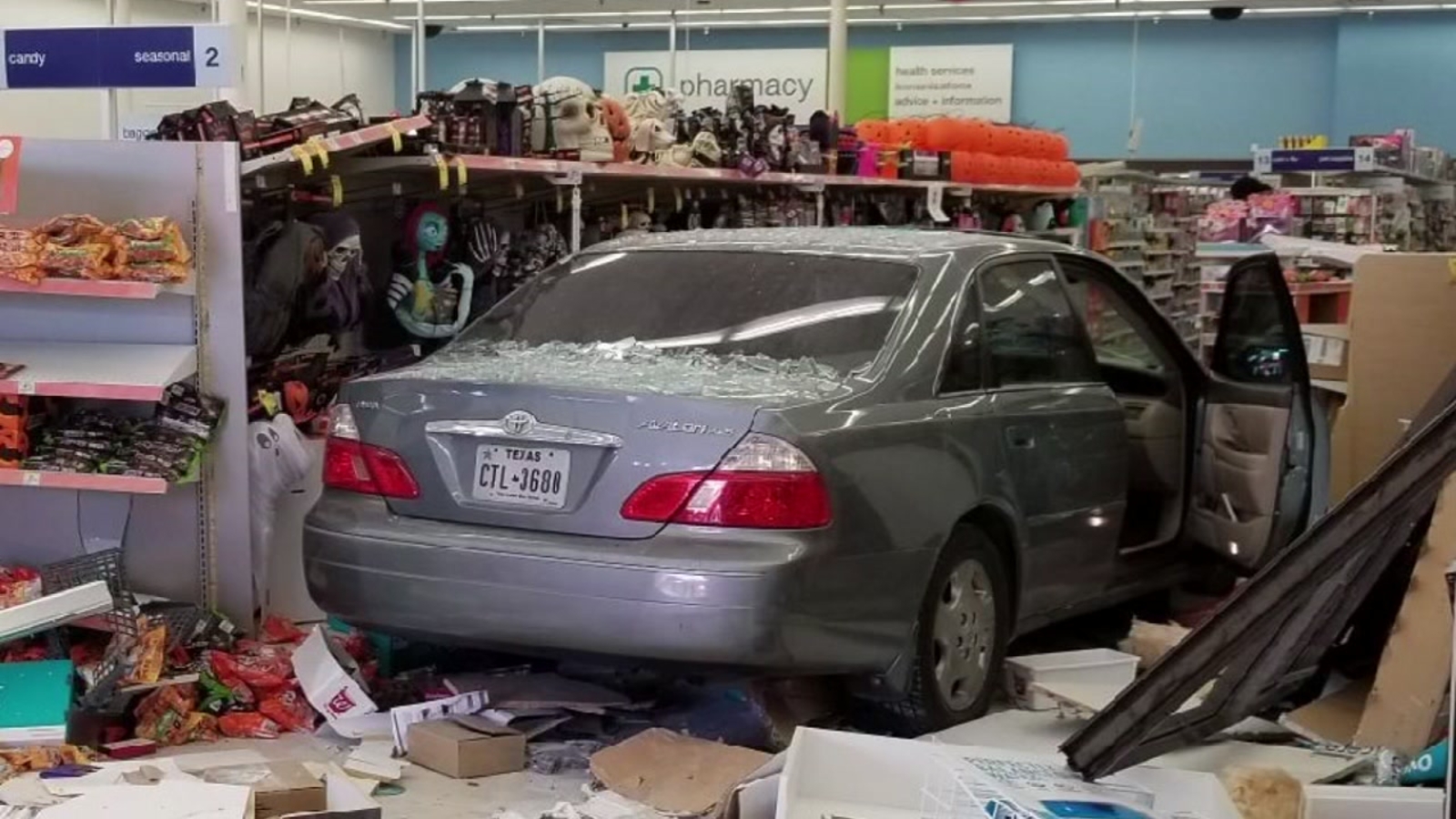 Woman mistakes gas pedal for brakes and crashes into Walgreens ...
