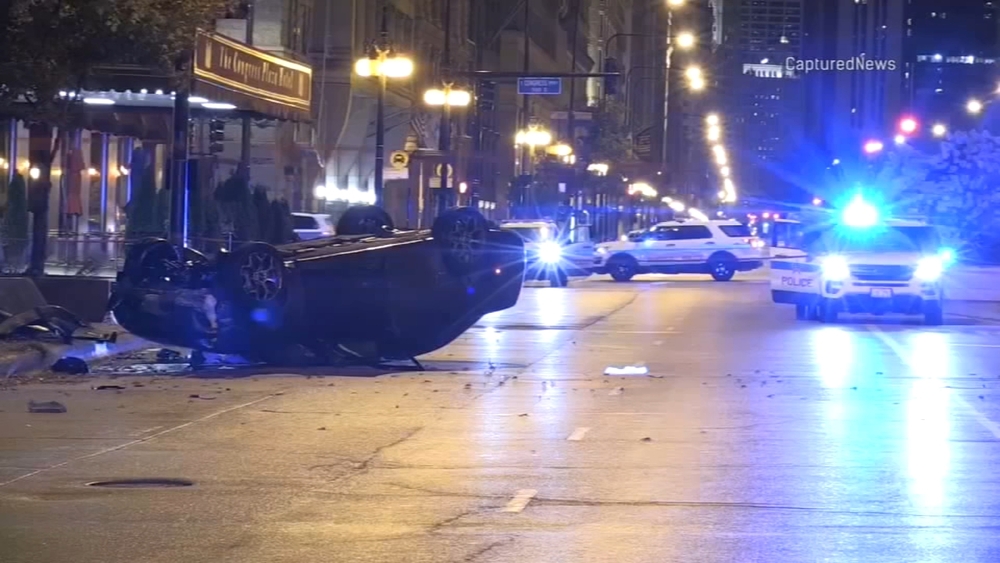 4 shot, 2 fatally in car outside South Loop hotel