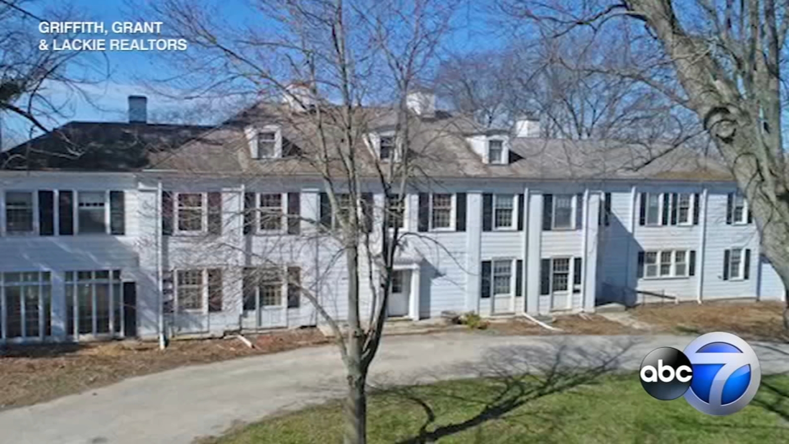 'Great Gatsby' home in Illinois to be restored after selling for 685K