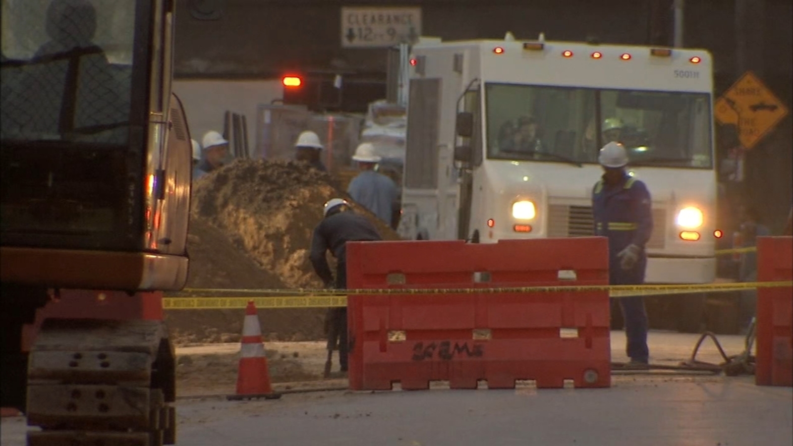 PGW crews respond to possible gas leak in Hunting Park - 6abc Philadelphia