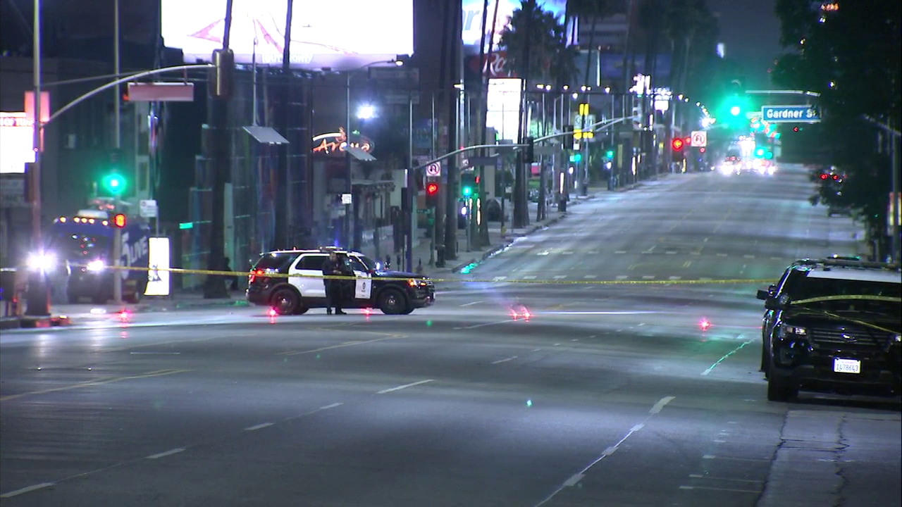 Man found fatally stabbed on sidewalk in Hollywood