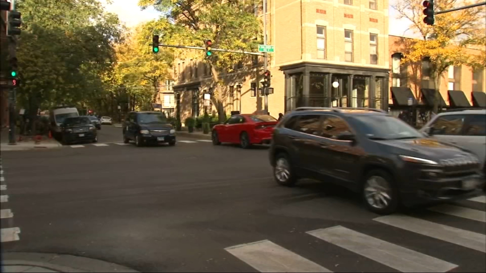 Police investigating 2 carjackings, armed robbery in Lincoln Park