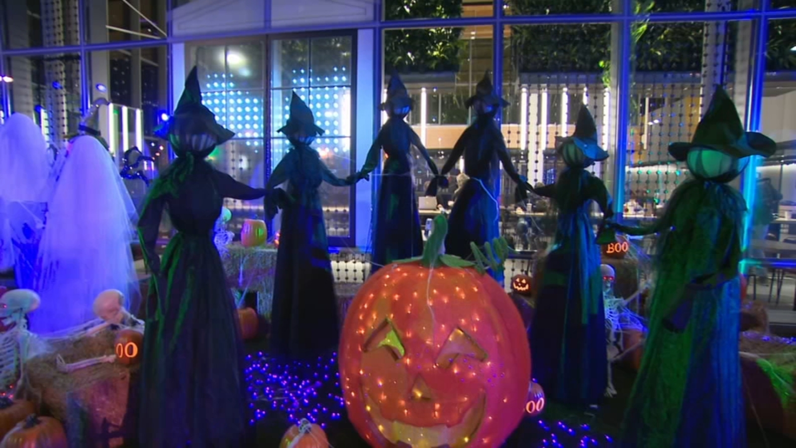 Chicago McDonald's shows off 'spooktacular' Halloween display 6abc