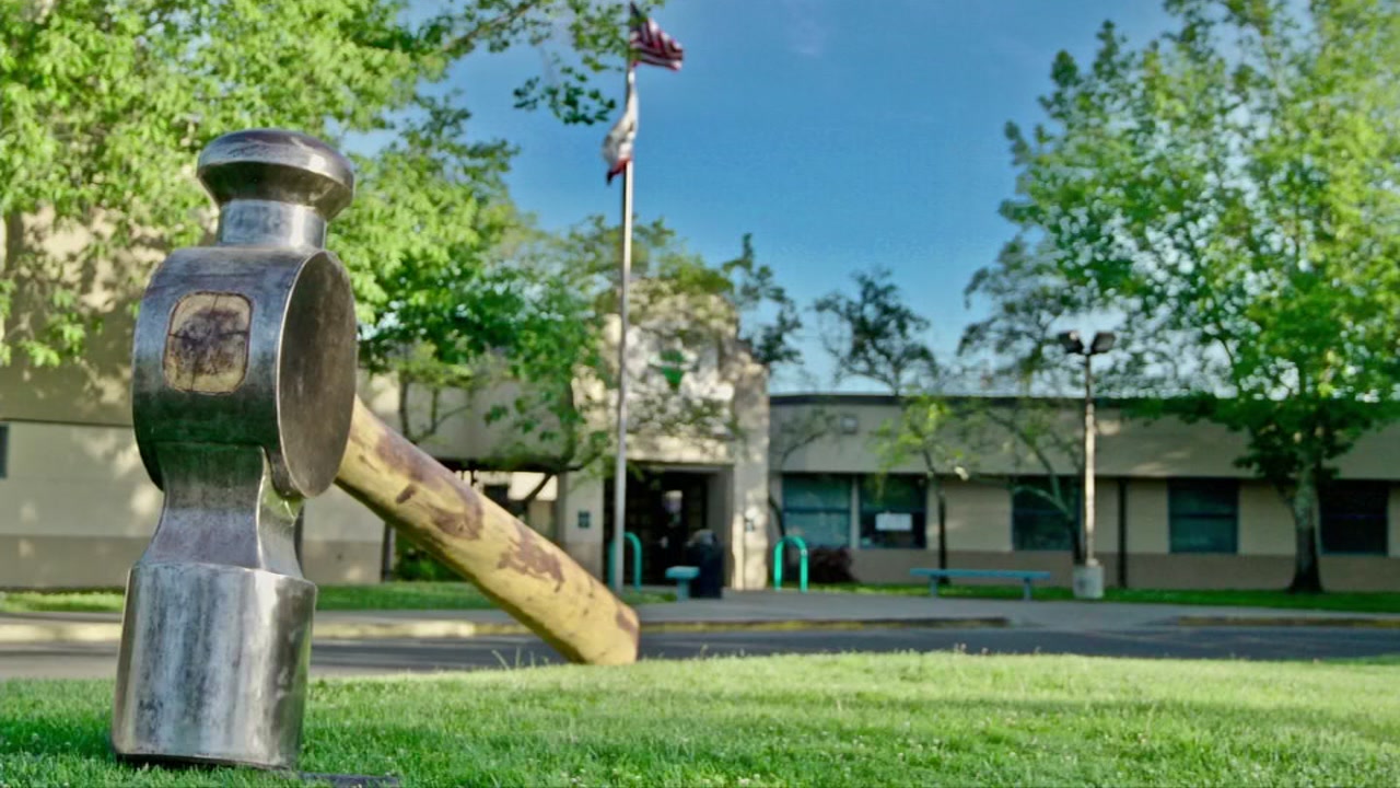 Artist who made 800-pound hammer sculpture just wants it back