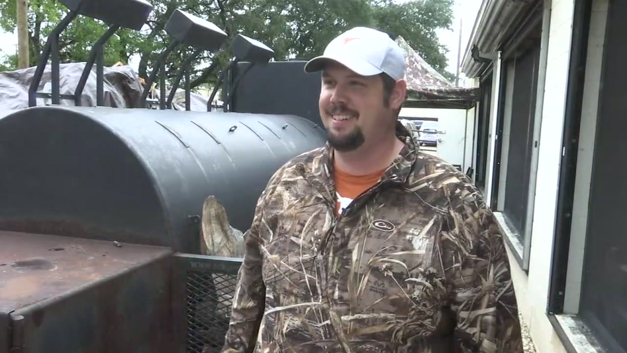 Houston restaurant offers Astros fan free barbecue as interference call aftermath grows