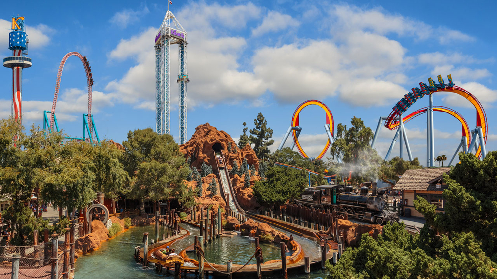 Knott's Berry Farm shut down after fights among teens break out: Park