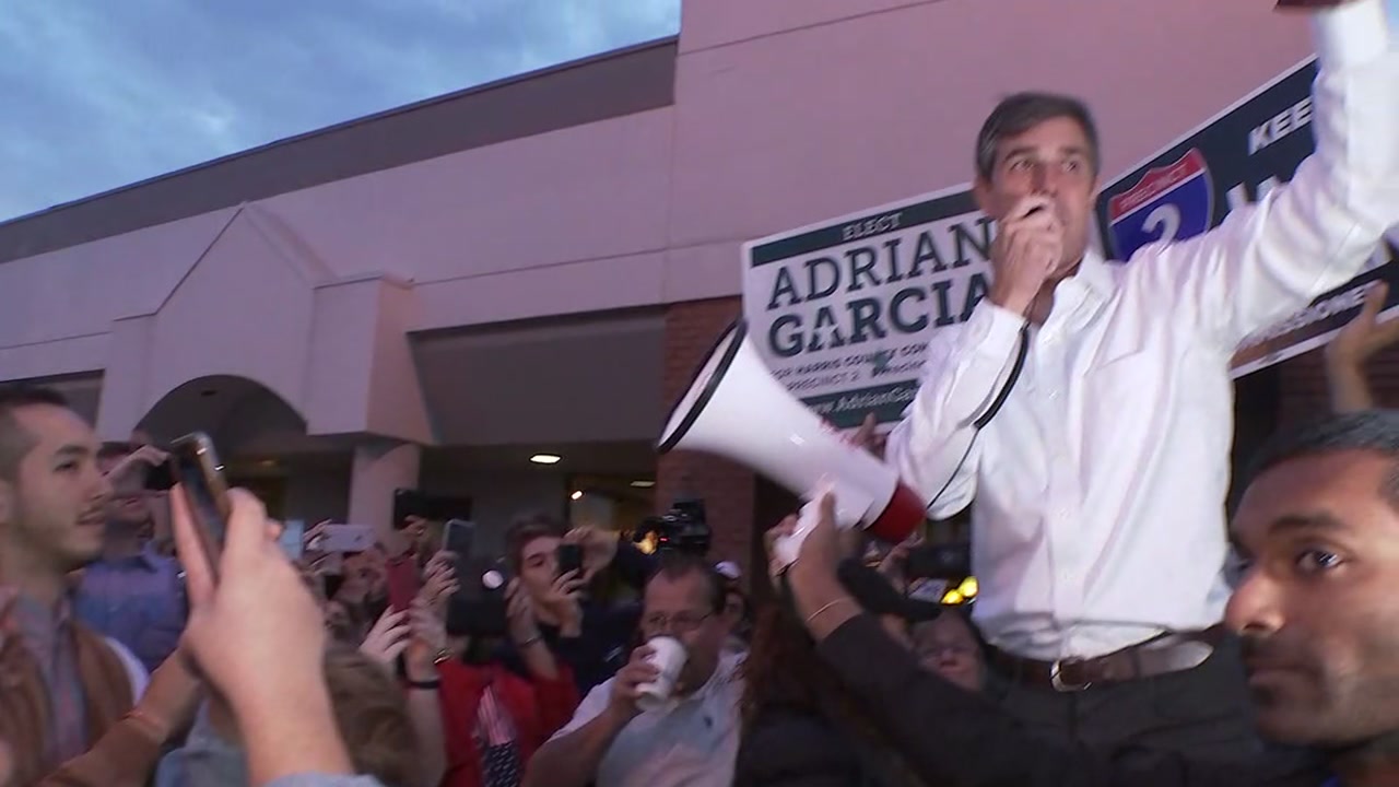 Beto O'Rourke greets supports for early voting